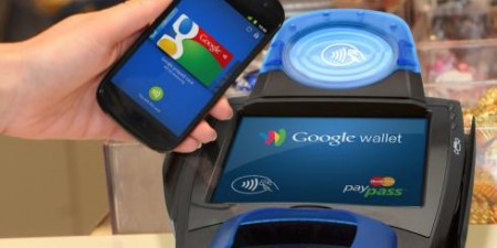 EY: Τεράστιες ευκαιρίες για τράπεζες οι συναλλαγές μέσω κινητού