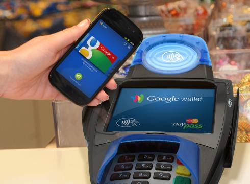 EY: Τεράστιες ευκαιρίες για τράπεζες οι συναλλαγές μέσω κινητού