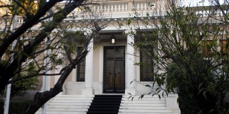 Η κυβέρνηση δεν θα παραδώσει τη χώρα στους πρόθυμους