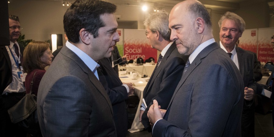 Μοσκοβισί σε Τσίπρα: «Είναι δικαίωμα της ελληνικής κυβέρνησης, η κοινωνική αναδιανομή της υπεραπόδοσης των εσόδων»