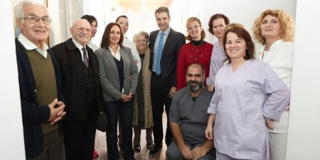 Επίσκεψη του Κ. Μητσοτάκη στη μονάδα φροντίδας ηλικιωμένων “Ο Καλός Σαμαρείτης”