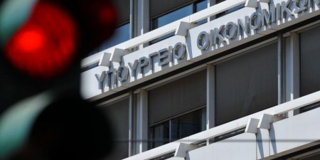 Θεσμοί: Κόφτης με ψηφισμένα μέτρα, αλλά με «παράθυρο» μη εφαρμογής