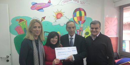 Η Ρένα Δούρου στο πλευρό των Παιδικών Χωριών SOS