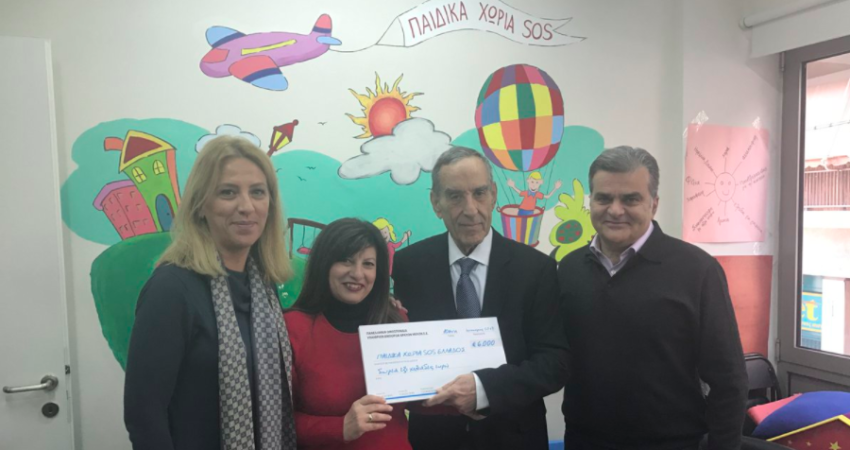 Η Ρένα Δούρου στο πλευρό των Παιδικών Χωριών SOS