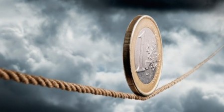 Observer: Φόβος και αβεβαιότητα στην Ελλάδα