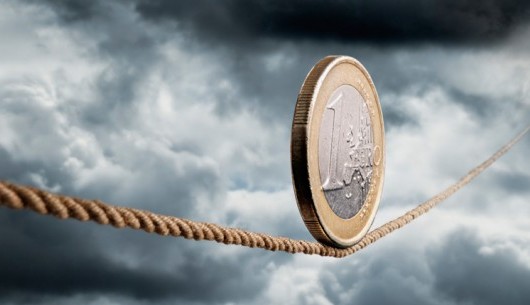 Observer: Φόβος και αβεβαιότητα στην Ελλάδα