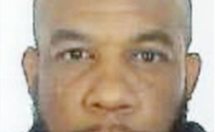 Στη δημοσιότητα φωτογραφίες του δράστη της επίθεσης και πληροφορίες για τις έρευνες στο Λονδίνο