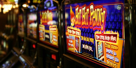 Μπαράζ συλλήψεων και κατασχέσεων για παράνομο τζόγο σε Αθήνα και Θεσσαλονίκη