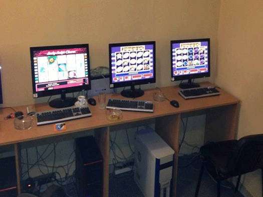 Δώδεκα νέες συλλήψεις σε μίνι καζίνο με παράνομα «φρουτάκια»