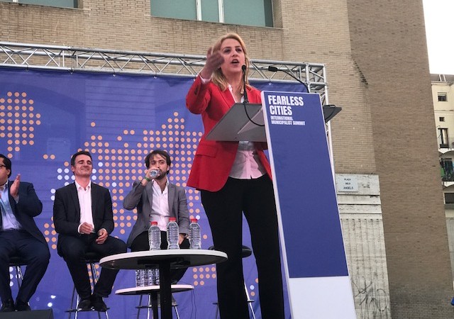 Ρένα Δούρου στη Διεθνή Συνάντηση “Fearless Cities” στη Βαρκελώνη: «Οφείλουμε να μην φοβόμαστε στον αγώνα μας για να κάνουμε καλύτερη τη ζωή των πολιτών»