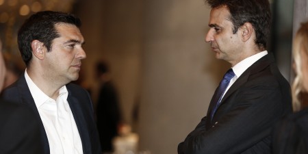 Ο Πρωθυπουργός συναντά και ενημερώνει τους πολιτικούς αρχηγούς