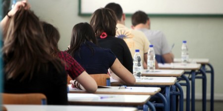ΠΑΣΟΚ: «Κατάργηση Πανελλαδικών εξετάσεων, όπως λέμε σκίσιμο μνημονίων»