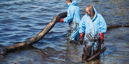 Σύσκεψη για τη ρύπανση στον Σαρωνικό