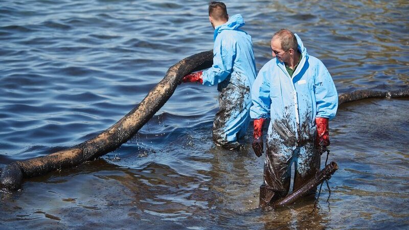 Σύσκεψη για τη ρύπανση στον Σαρωνικό