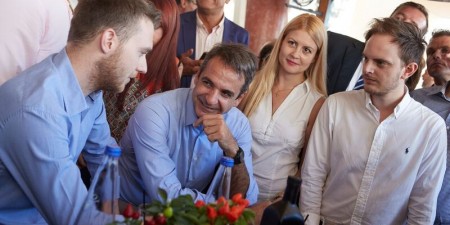 Συζήτηση με πολίτες του Κ. Μητσοτάκη, στο κέντρο της Θεσσαλονίκης