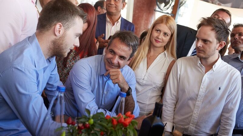 Συζήτηση με πολίτες του Κ. Μητσοτάκη, στο κέντρο της Θεσσαλονίκης