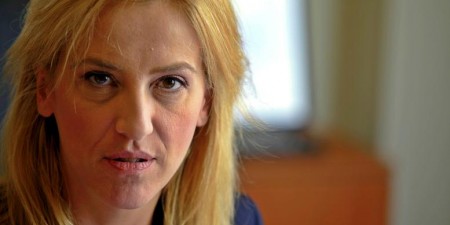 Ρένα Δούρου: «Να βγει ο τόπος από το καθεστώς επιτροπείας»