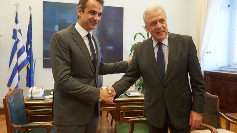 Συνάντηση του Προέδρου της Ν.Δ. κ. Κ. Μητσοτάκη με τον Επίτροπο Μεταν., Εσωτ. Υποθ. και Ιθαγένειας κ. Δ. Αβραμόπουλο