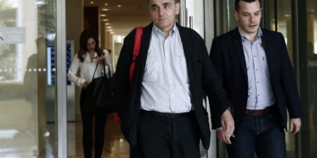 Πρελούδιο για την τέταρτη αξιολόγηση εν μέσω πολιτικής αναταραχής