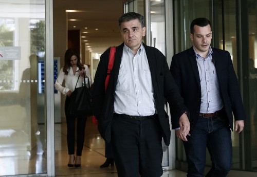 Πρελούδιο για την τέταρτη αξιολόγηση εν μέσω πολιτικής αναταραχής