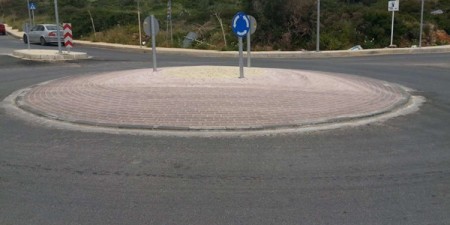 Διαμόρφωση δύο κυκλικών κόμβων και κυκλοφοριακές ρυθμίσεις στον Ταύρο