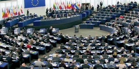 Διατήρηση της διαδικασίας των «κορυφαίων υποψηφίων» ζητούν οι ευρωβουλευτές