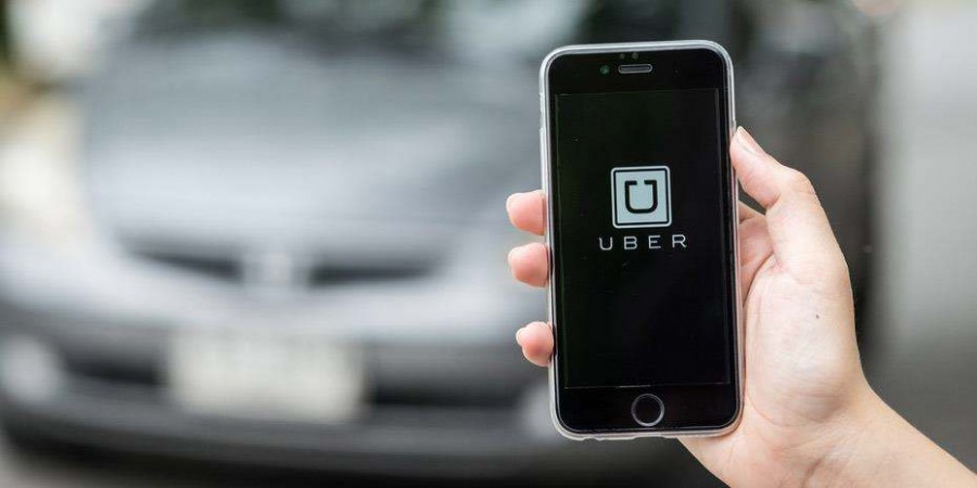Η Uber αναστέλλει τη λειτουργία της