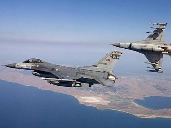 Τουρκικά αεροσκάφη πέταξαν πάνω από την Παναγιά και τις Οινούσσες