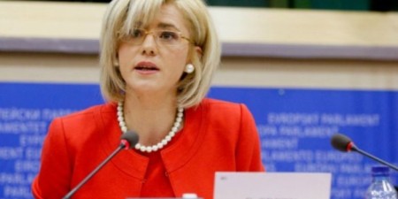 Κομισιόν: «Η απόφαση ως προς τη σύναψη συμβάσεων έργου παραμένει αρμοδιότητα των κρατών-μελών»