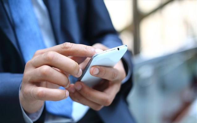 ΕΕΚΤ: Οι εταιρίες κινητής έριξαν τις τιμές τα χρόνια της κρίσης