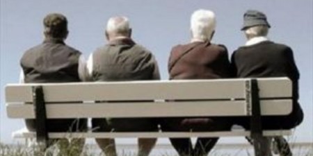 Κομισιόν: Η γήρανση του πληθυσμού απειλή για τη βιωσιμότητα χρέους και την ανάπτυξη