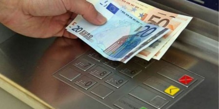 Απελευθερώνονται οι περιορισμοί των capital controls στην ανάληψη μετρητών και στην κίνηση των κεφαλαίων εντός της χώρας