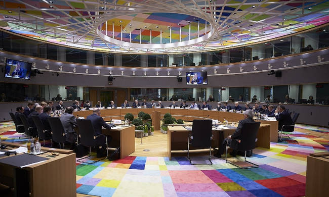 Στη σκιά της συζήτησης για τις συντάξεις συνεδριάζει το EWG