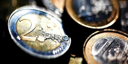 «Πλάτη» στον προϋπολογισμό των Ταμείων βάζει η αύξηση στον κατώτατο – Ποιος πληρώνει το «μάρμαρο»;