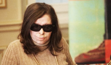 Στη δημοκρατία μας δεν περισσεύει κανείς!