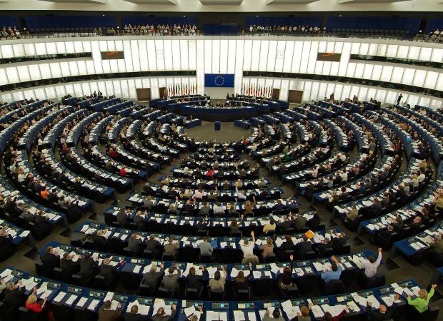 Σένγκεν: Το ΕΚ υιοθετεί θέση για τους προσωρινούς ελέγχους στα εθνικά σύνορα