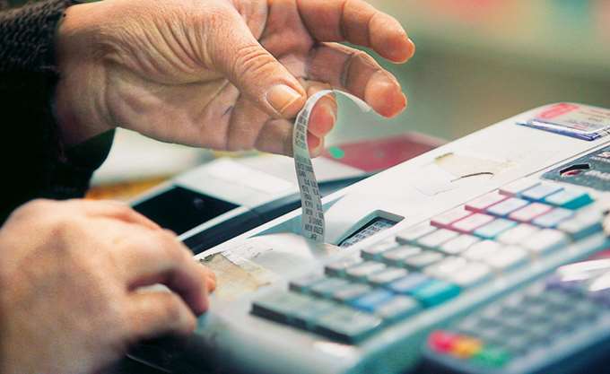 Ντεμπούτο στο μειωμένο ΦΠΑ σε είδη διατροφής, ξενοδοχεία κι εστίαση –Έρχονται έλεγχοι της ΑΑΔΕ