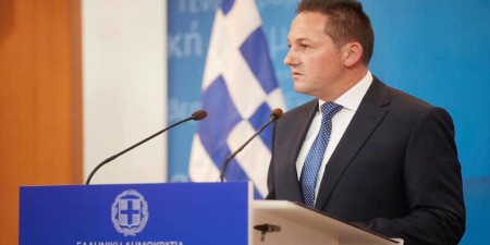 Οι Θεσσαλονικείς αναμένουν να …περάσει το λεωφορείο από τη στάση