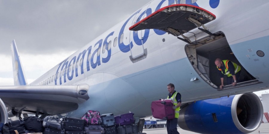 Σπριντ για την κάλυψη των αεροπορικών κενών της Thomas Cook – Ο ρόλος των law cost και legacy carriers