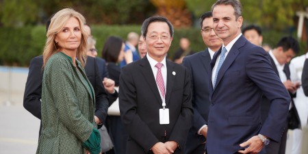 Κυρ. Μητσοτάκης και Xi Jinping στις εγκαταστάσεις της Cosco για την περαιτέρω αναβάθμιση του λιμανιού του Πειραιά