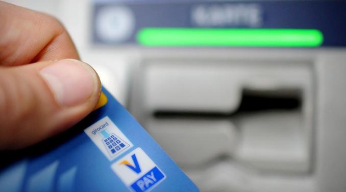 Τις τράπεζες τις χρηματοδοτούμε για ποιόν λόγο ακριβώς;