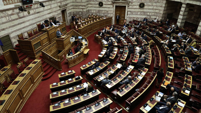Βουλή: Εγκρίθηκε κατά πλειοψηφία το φορολογικό νομοσχέδιο