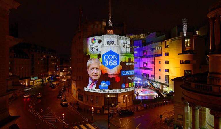 «Θρίαμβος» Τζόνσον και προαναγγελία παραίτησης από τον Κόρμπιν