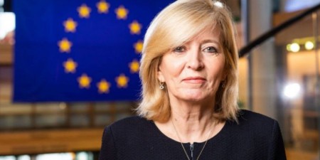 Η Emily O’Reilly επανεξελέγη πανηγυρικά Ευρωπαία Διαμεσολαβήτρια