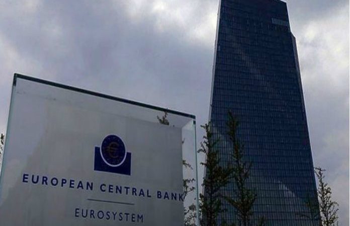 Το ‘’μπαλάκι’’ στις ελληνικές αρχές πετά η ΕΚΤ σχετικά με τις μεγάλες αυξήσεις στις προμήθειες των τραπεζών