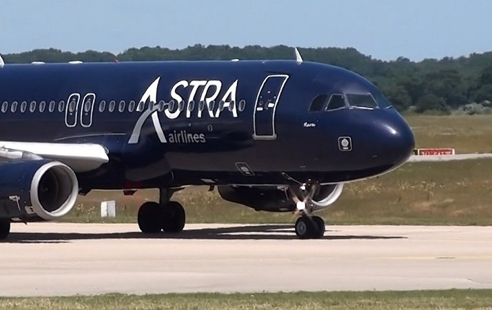 «Αναγκαστική προσγείωση» για την Astra Airlines
