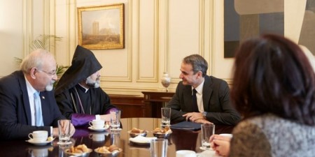 Συνάντηση Μητσοτάκη με εξέχοντα μέλη της αρμενικής κοινότητας στην Ελλάδα