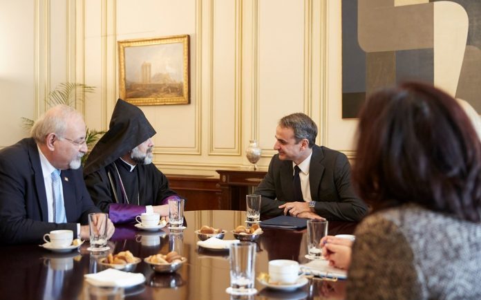 Συνάντηση Μητσοτάκη με εξέχοντα μέλη της αρμενικής κοινότητας στην Ελλάδα