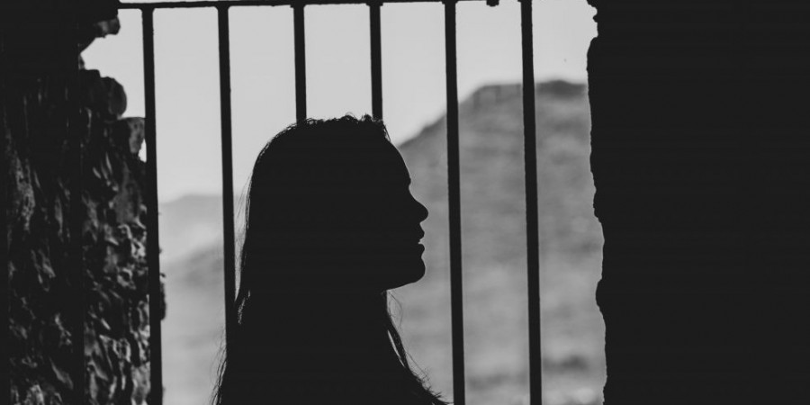 Ερώτηση 34 βουλευτών του ΣΥΡΙΖΑ για τις μεσαιωνικές συνθήκες στο Κέντρο Διοικητικής Κράτησης στην Πέτρου Ράλλη