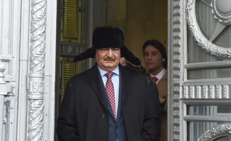 Έφυγε από Μόσχα ο Στρατάρχης Χαλίφα Χάφταρ